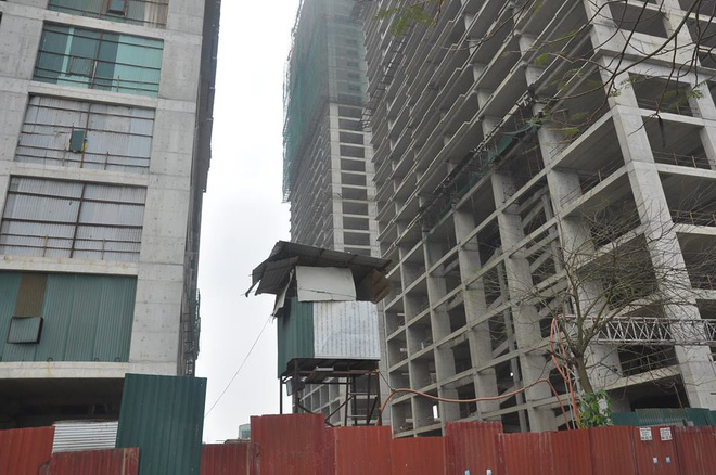 Hà Nội: Cư dân kêu cứu vì đóng tiền 3 năm chung cư vẫn ngổn ngang bê tông, sắt thép